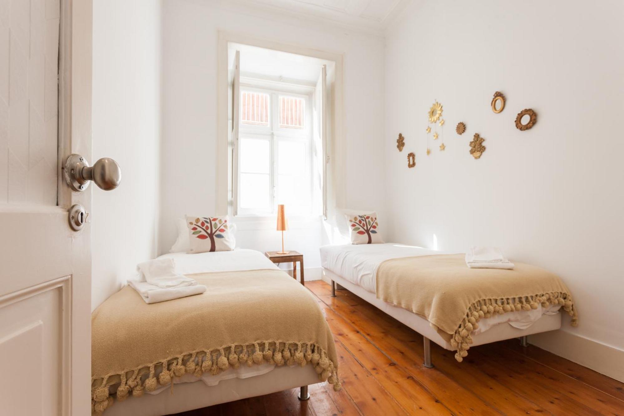 Tejo Vintage Three-Bedroom Apartment - By Lu Holidays Лиссабон Экстерьер фото