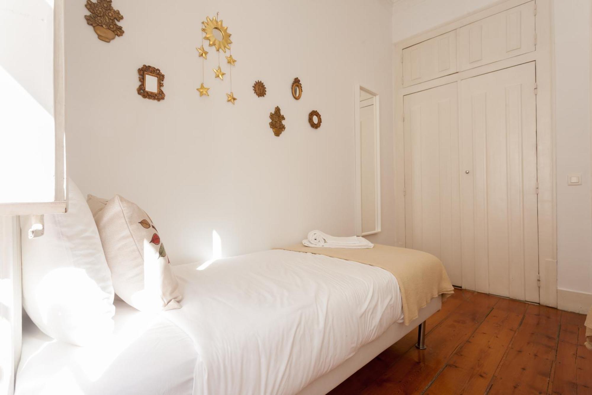 Tejo Vintage Three-Bedroom Apartment - By Lu Holidays Лиссабон Экстерьер фото