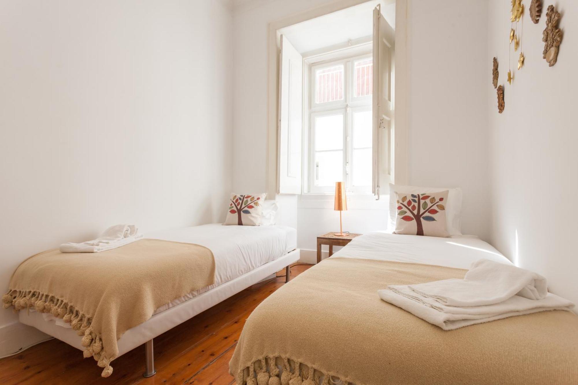 Tejo Vintage Three-Bedroom Apartment - By Lu Holidays Лиссабон Экстерьер фото