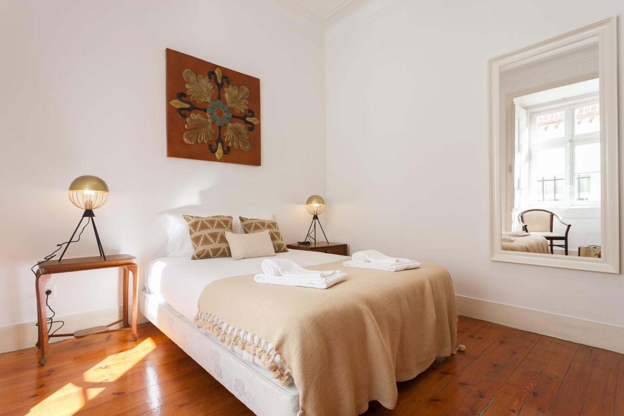 Tejo Vintage Three-Bedroom Apartment - By Lu Holidays Лиссабон Экстерьер фото